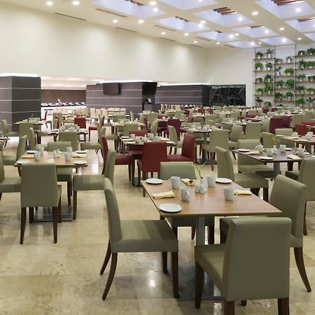 Real Inn Tijuana By Camino Real Hoteles Kültér fotó The dining room