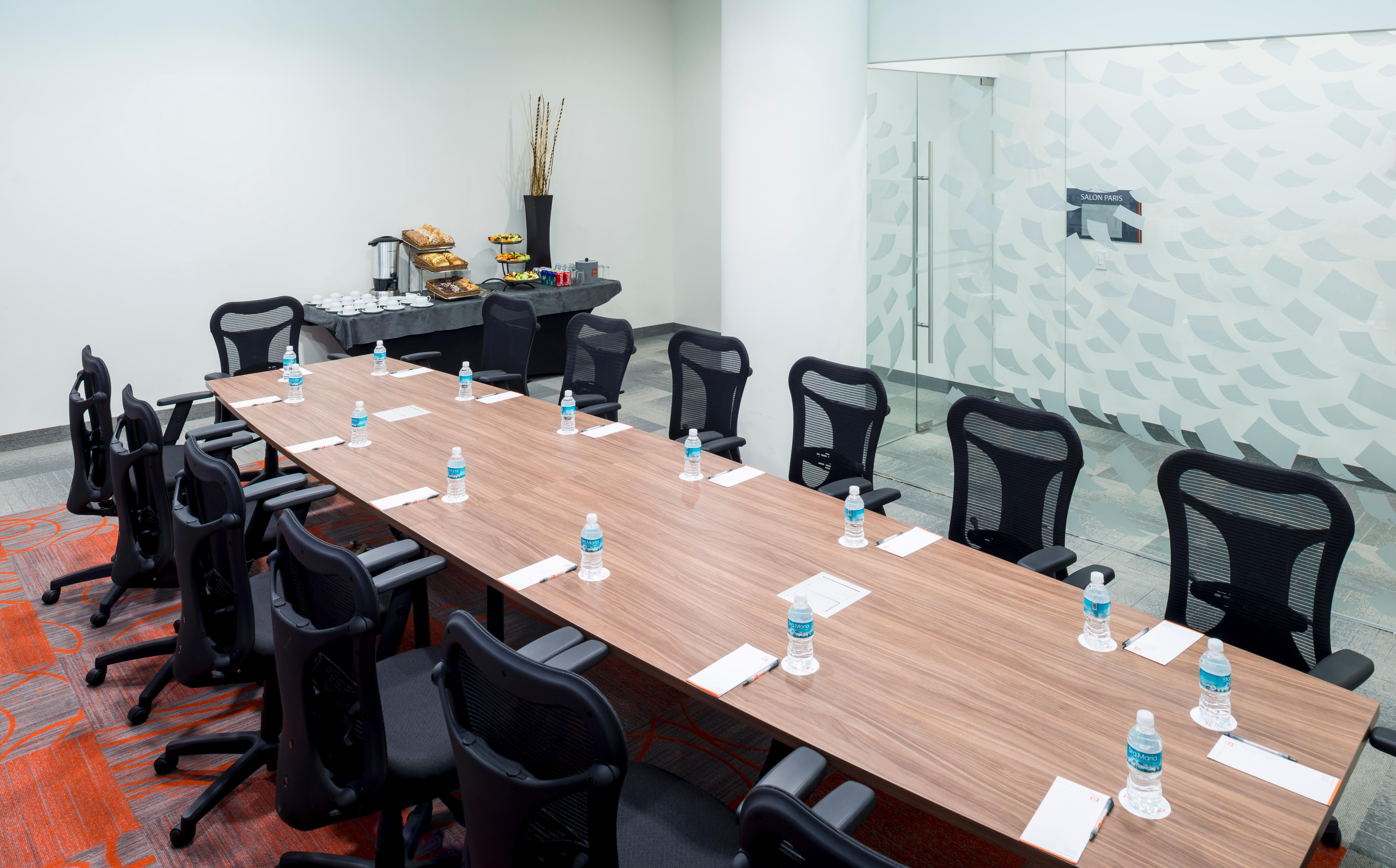 Real Inn Tijuana By Camino Real Hoteles Kültér fotó A boardroom at a hotel