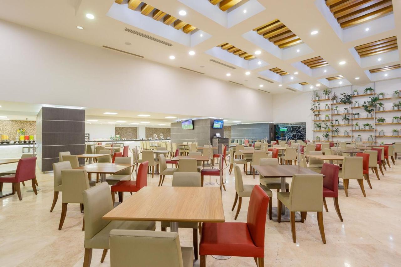 Real Inn Tijuana By Camino Real Hoteles Kültér fotó The lounge at the airport