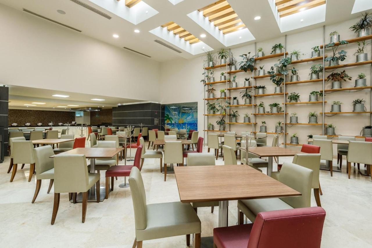 Real Inn Tijuana By Camino Real Hoteles Kültér fotó The lounge at the airport