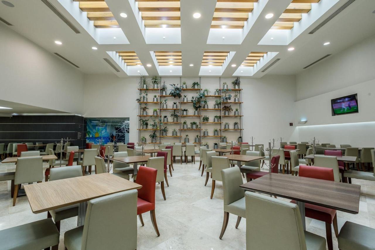 Real Inn Tijuana By Camino Real Hoteles Kültér fotó The lounge at the airport