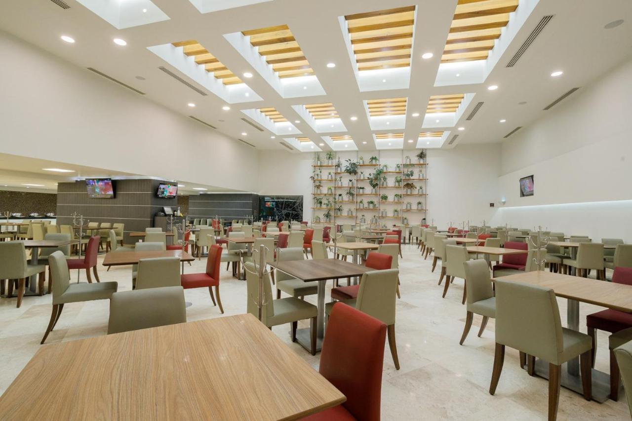Real Inn Tijuana By Camino Real Hoteles Kültér fotó The lounge at the airport