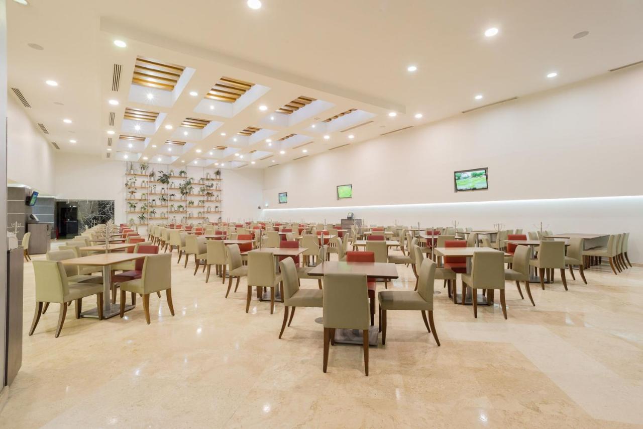 Real Inn Tijuana By Camino Real Hoteles Kültér fotó The lounge at the airport