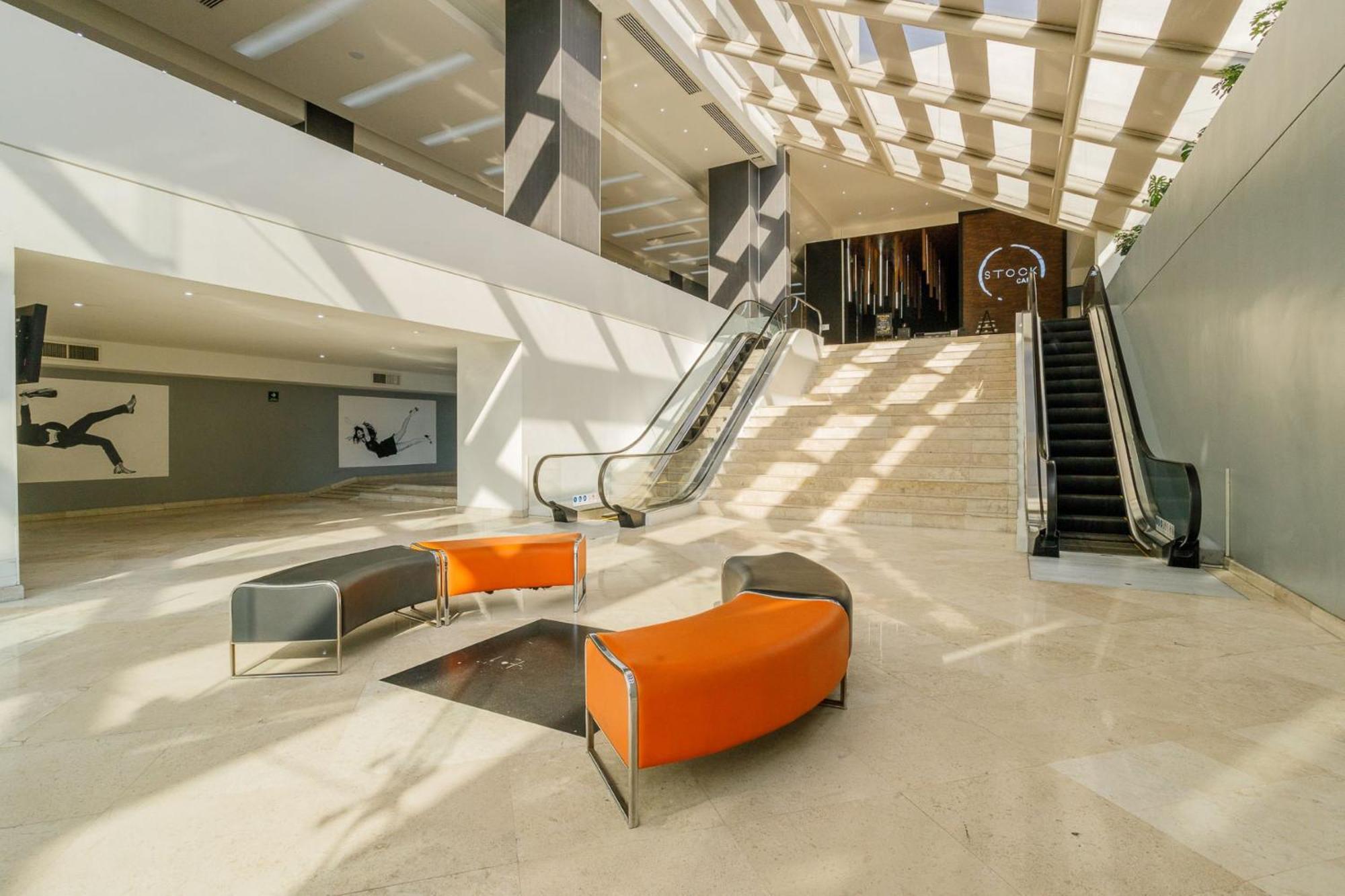 Real Inn Tijuana By Camino Real Hoteles Kültér fotó Interior of the terminal