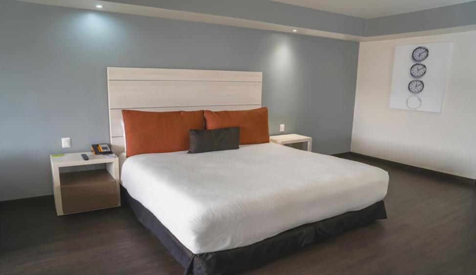 Real Inn Tijuana By Camino Real Hoteles Kültér fotó A room at the hotel